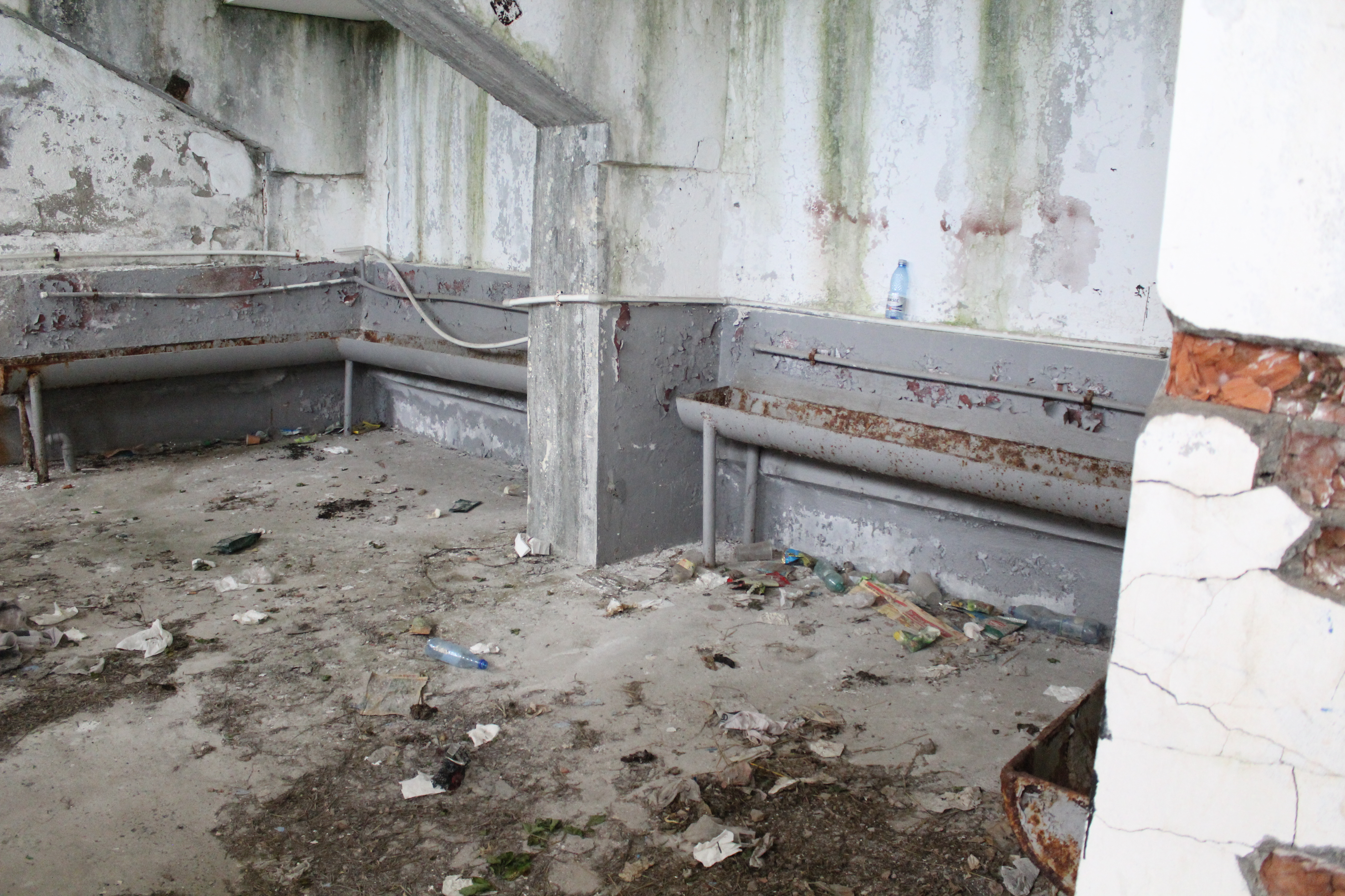 Supercupa de pe 8 iulie, pe un stadion ca după bombardament / FOTO