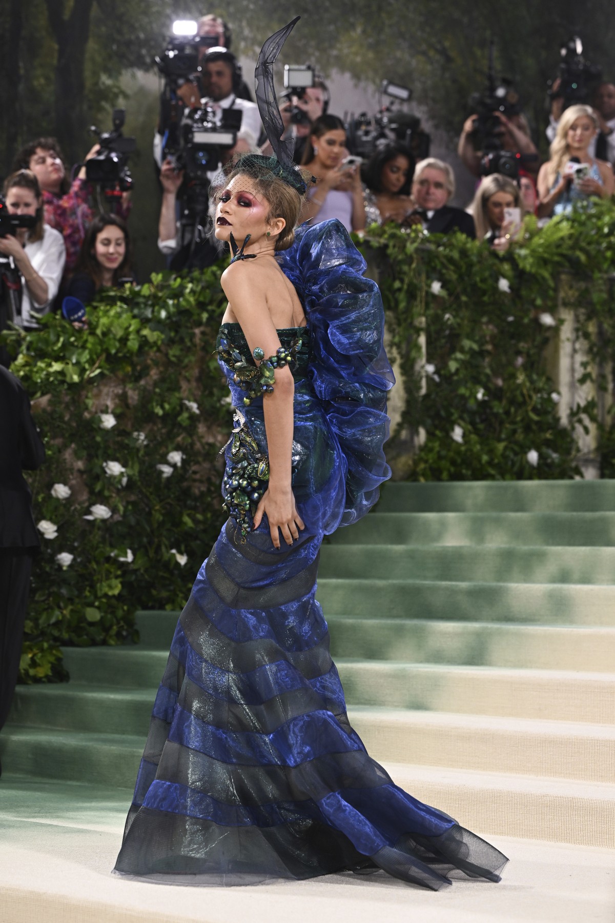 Zendaya a adus drama la Met Gala 2024. A schimbat două ținute, una dintre ele e creată în 1996, anul în care s-a născut