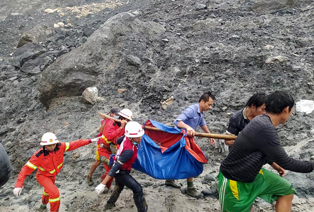 GALERIE FOTO | Cel puţin 113 persoane au murit într-un accident produs într-o mină din Myanmar
