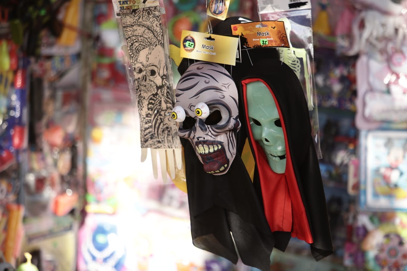 FOTOREPORTAJ. Lacul Morii s-a transformat pentru cel mai mare festival de Halloween din România cu 15,5 tone de dovleci și peste o mie de baloți de paie