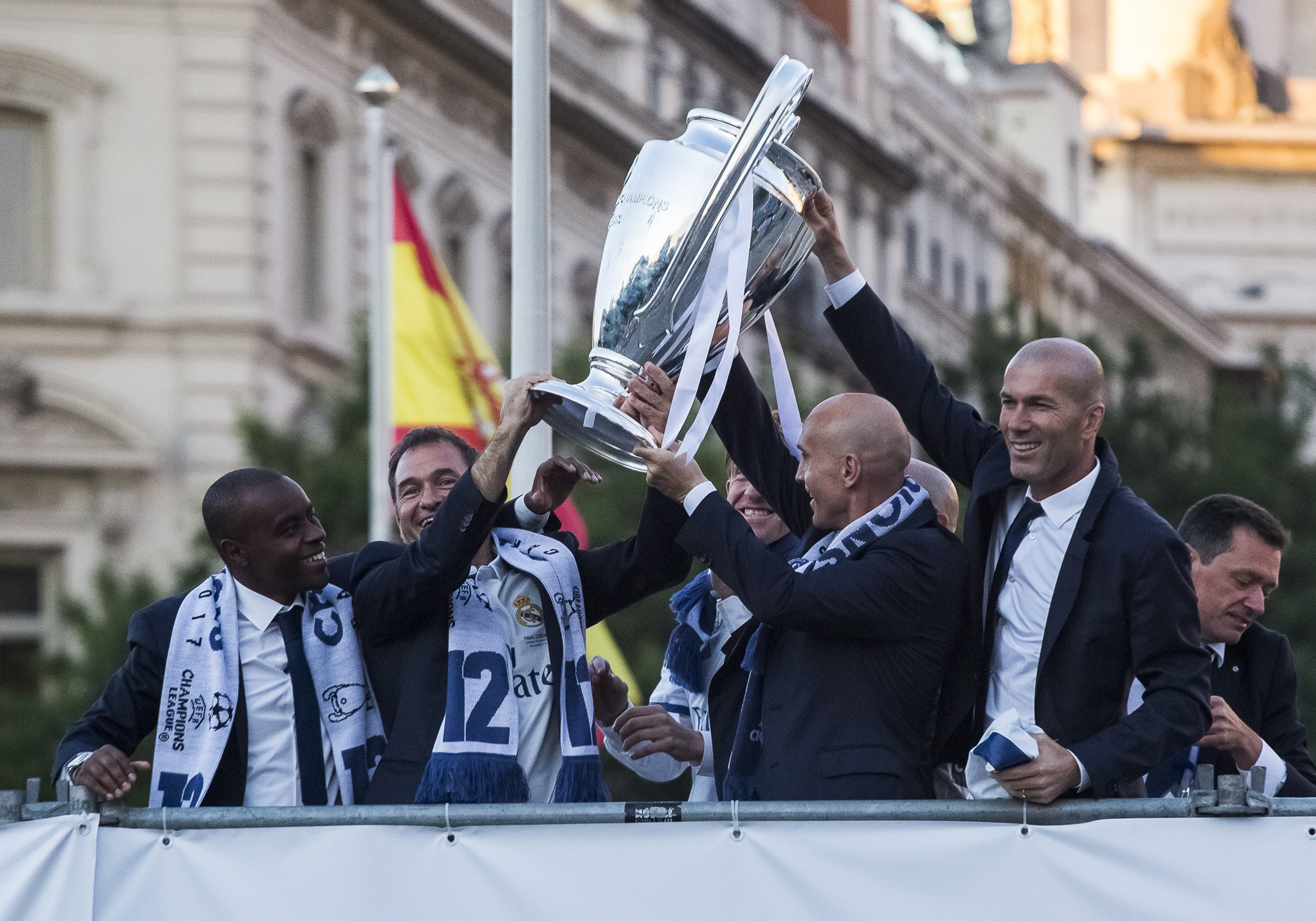 Fotbaliștii lui Real au fost primiți ca niște eroi la Madrid. Mii de fani au ieșit pe străzi să vadă trofeul Champions League / FOTO&VIDEO