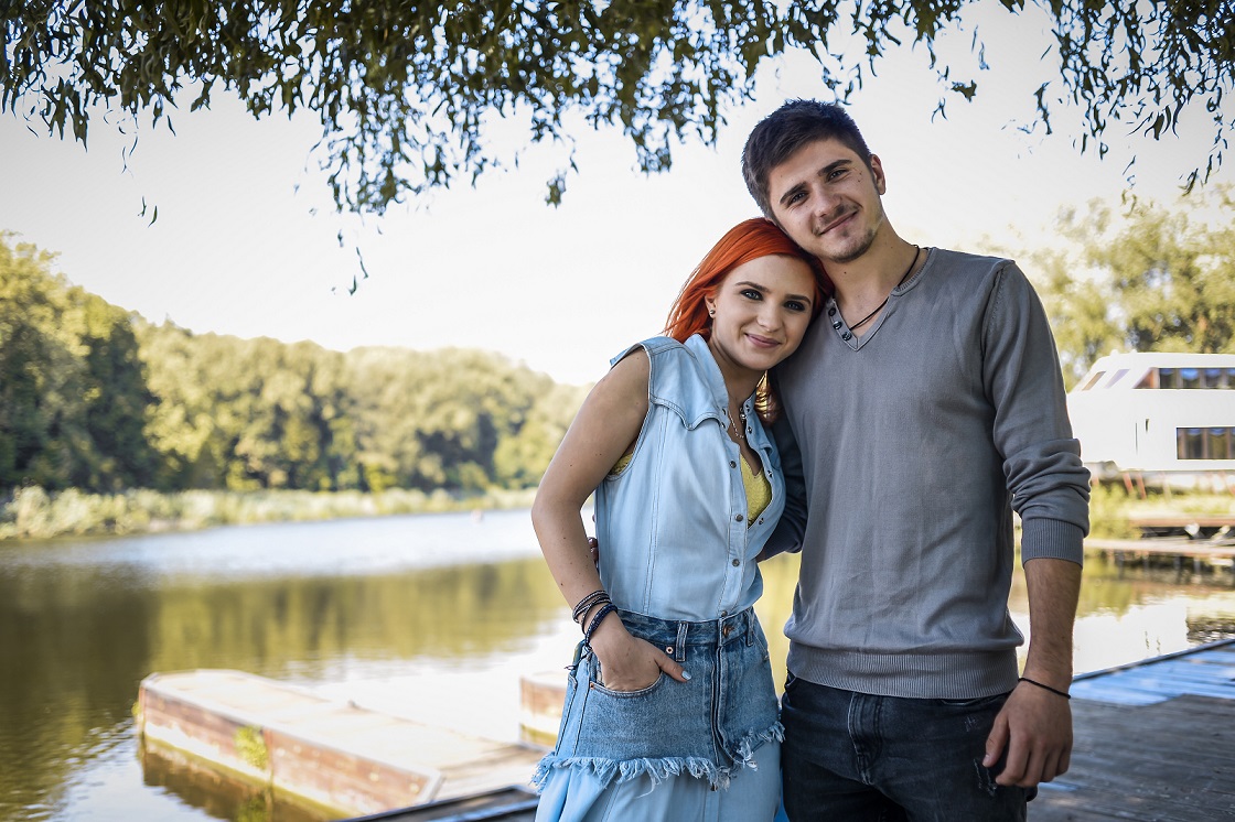 Cristina Ciobănașu și Victor Popescu, sărbătoriți pe platourile de filmare de la "Fructul oprit" | FOTO