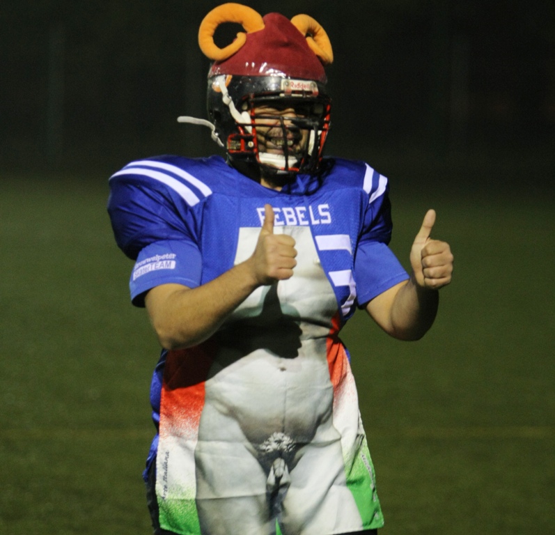FOTO / Meci de groază la ”Arcul de Triumf”! Arlechinii şi Rebelii au jucat rugby-fotbal american