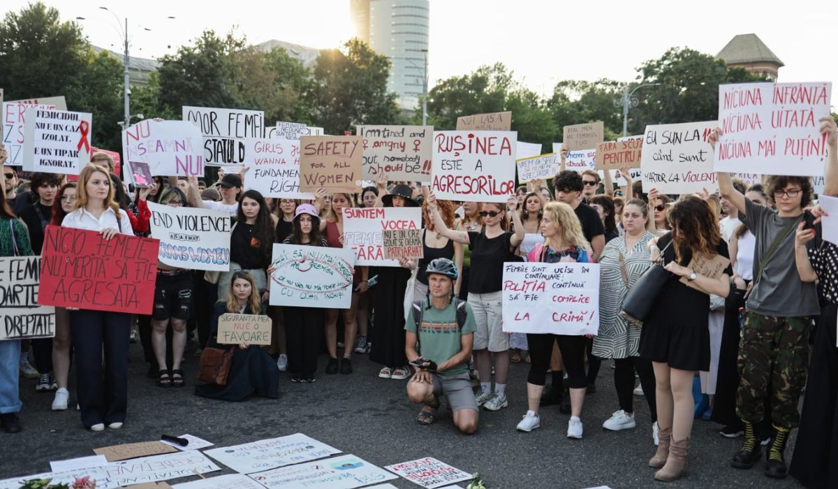 Protest în Piața Victoriei împotriva violenței de gen, după ce 26 de femei au fost ucise de partenerii lor în 2025