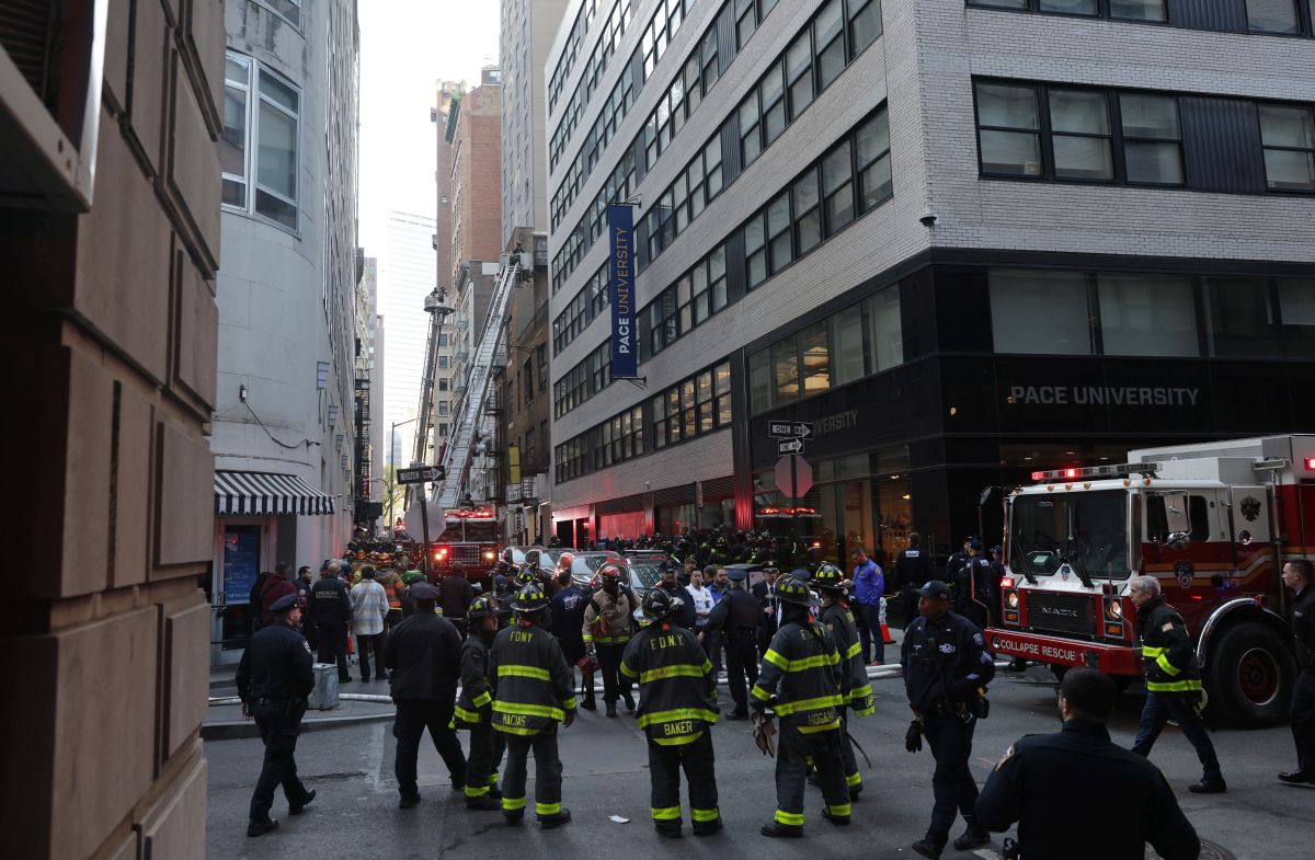 O parcare supraetajată din New York s-a prăbușit. Cel puțin o persoană a murit
