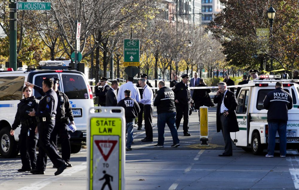 FOTO&VIDEO/ Atac terorist în New York, soldat cu opt morți. Un șofer a lovit cu o camionetă mai mulți bicicliști