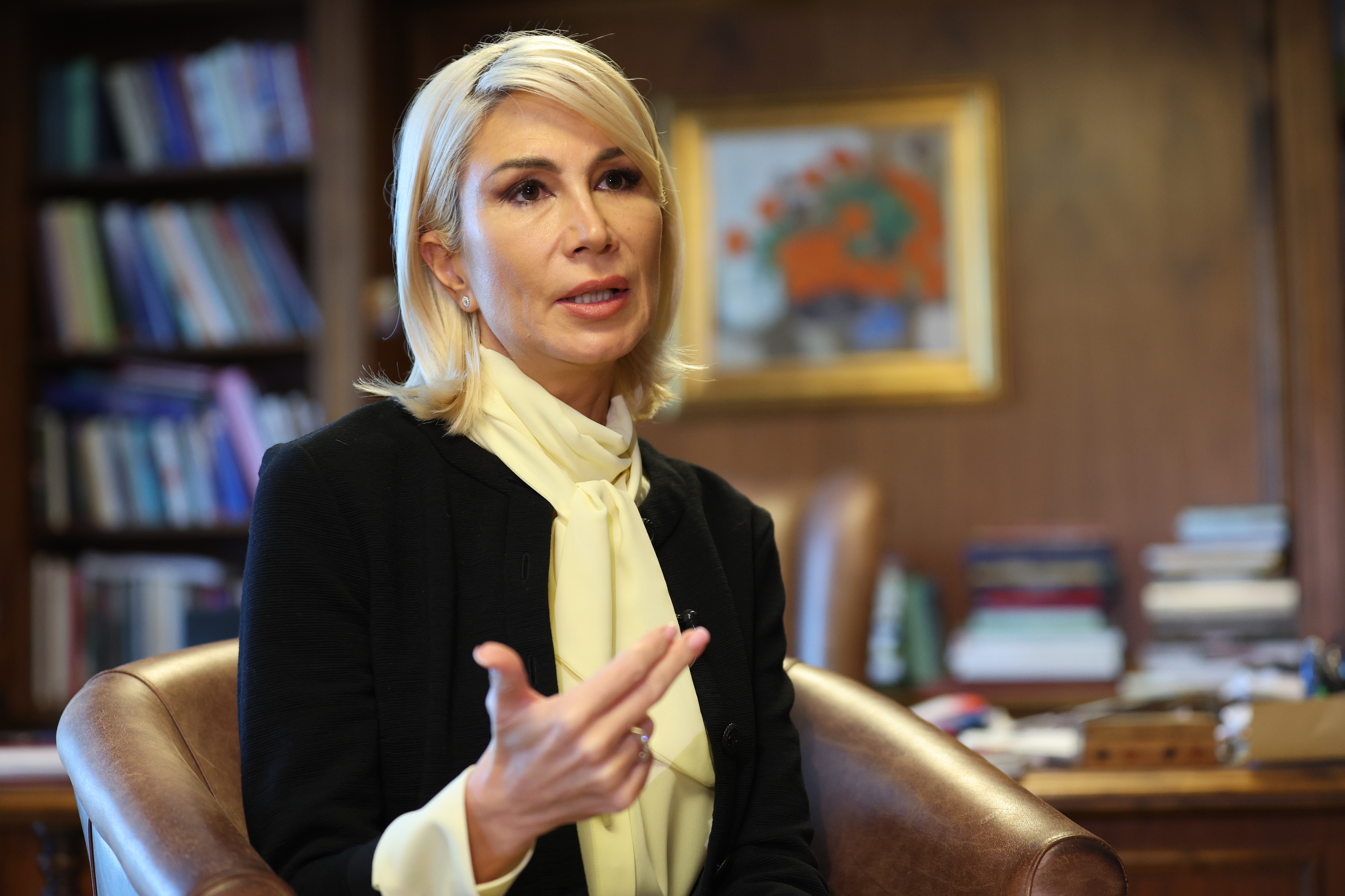 Imagini cu Raluca Turcan, după ce ar fi apelat la intervenții estetice. Transformarea fostului ministru al culturii este uluitoare