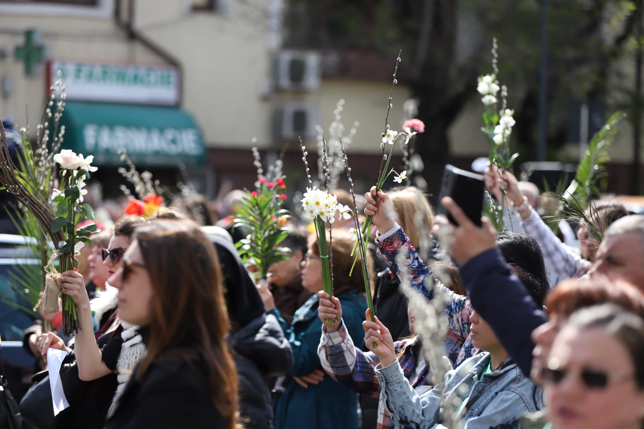 Pelerinajul de Florii, în București: sute de credincioși catolici au participat azi la tradiționala procesiune religioasă