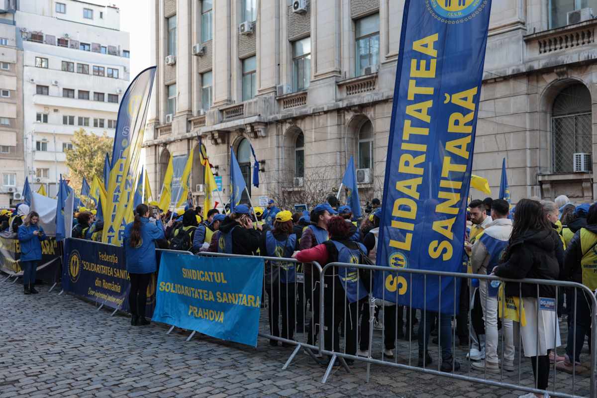Sindicaliștii din Federația „Solidaritatea Națională” protestează în fața ministerelor Sănătății și Muncii