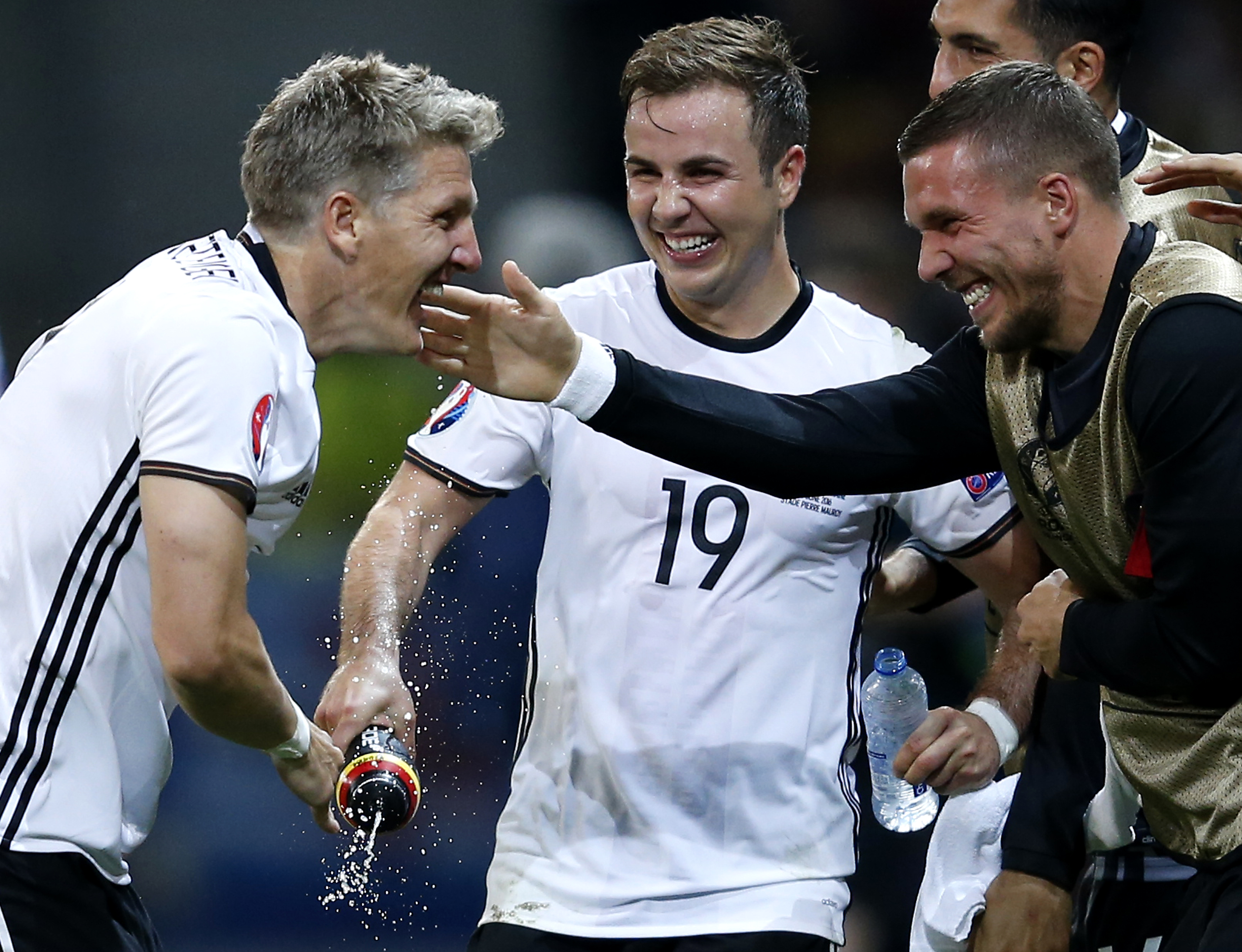 Euro 2016. Ritualul dezgustător al lui Low. Antrenorul german și-a pus mâna în zona intimă, apoi și-a mirosit degetele! / VIDEO