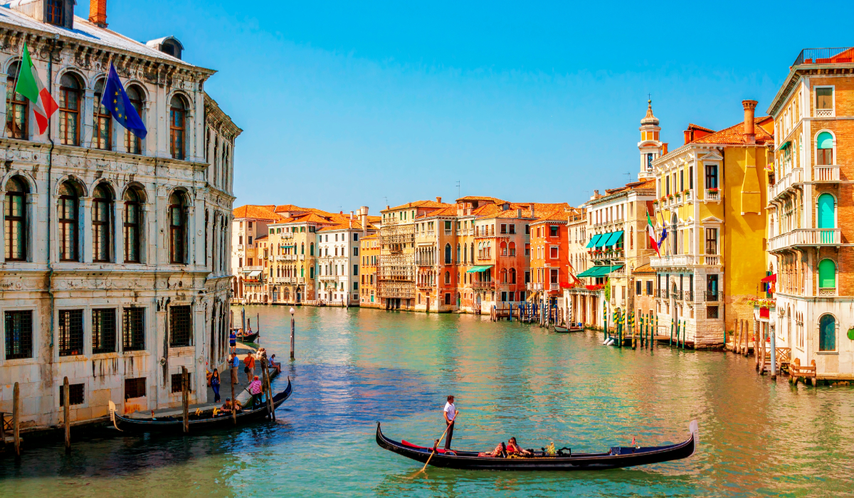 O greșeală banală i-ar fi putut aduce o amendă de 100 de euro unei turiste în cel mai popular oraș din Italia: cum a evitat femeia sancțiunea