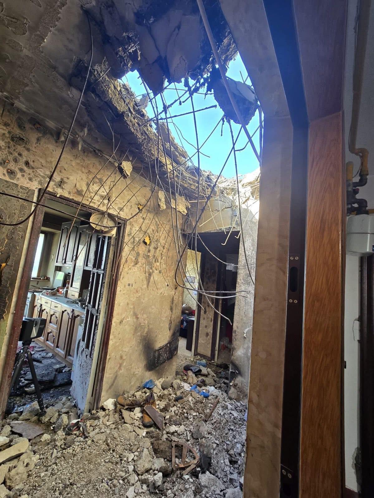 Locuitorii din blocul peste care a căzut drona la Galați se vor putea întoarce în apartamente, dar momentan nu vor avea nici gaze și nici curent electric