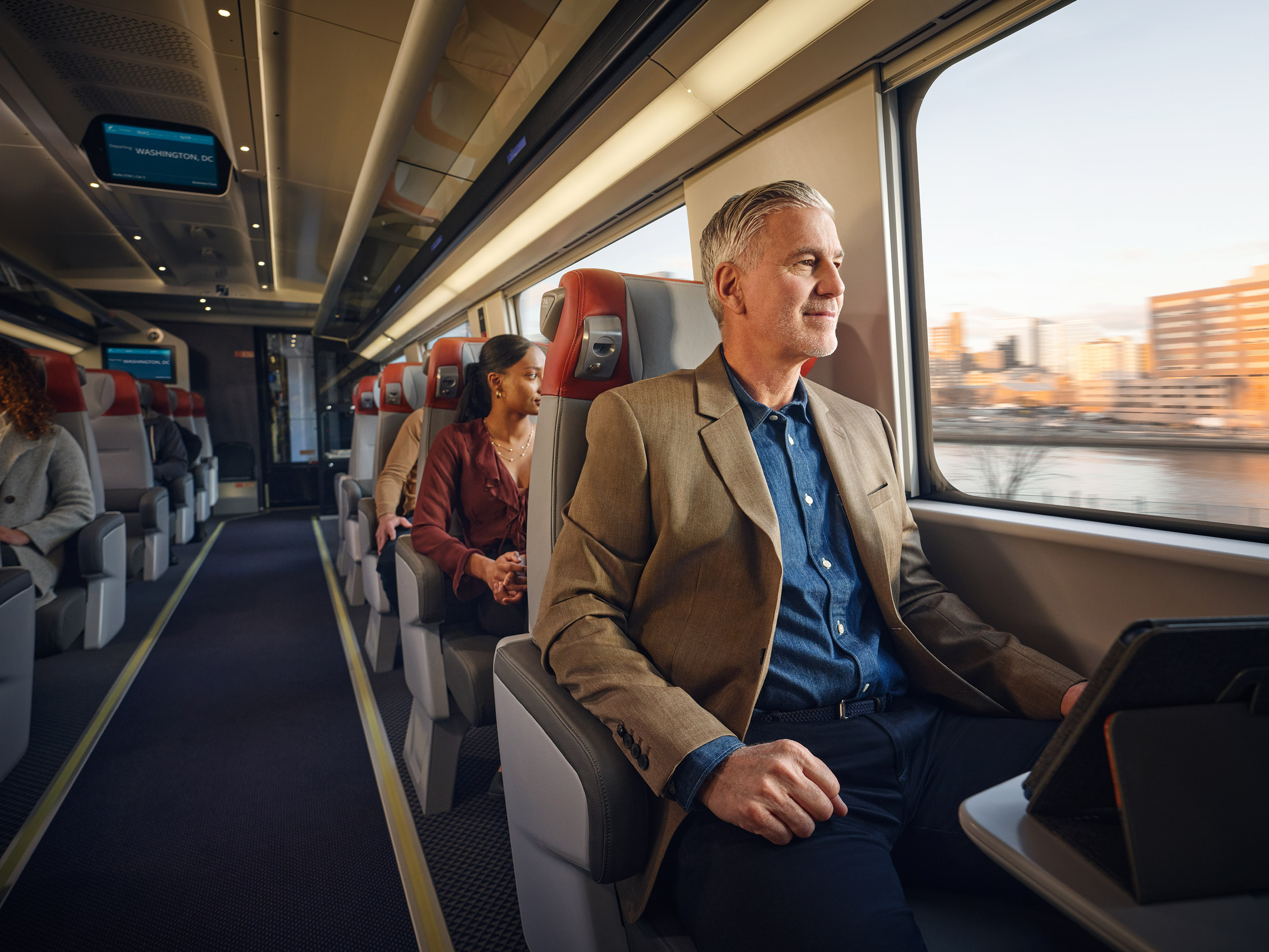 Cel mai rapid tren din SUA circulă începând de azi. Ce viteză prinde