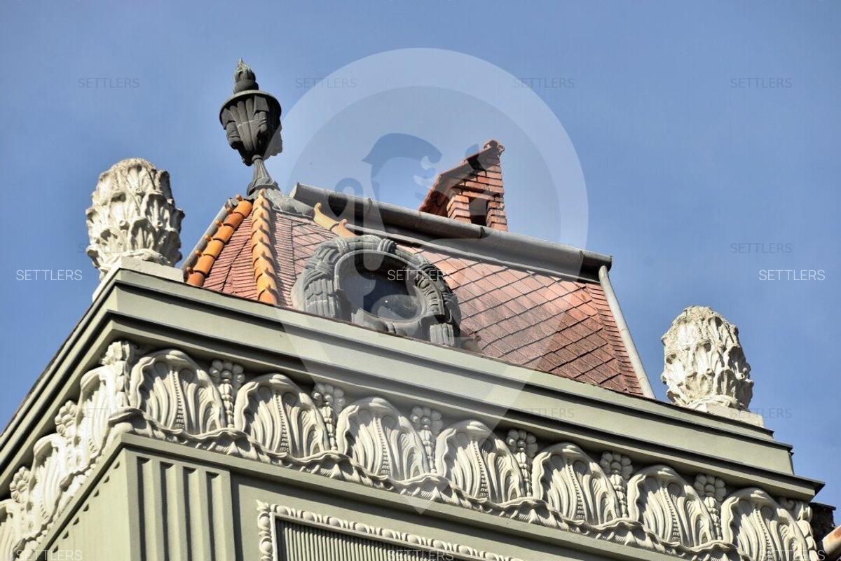 Brașovul scoate la vânzare un palat spectaculos din inima orașului, cu vedere spre Tâmpa, la preț de penthouse în centrul Bucureștiului