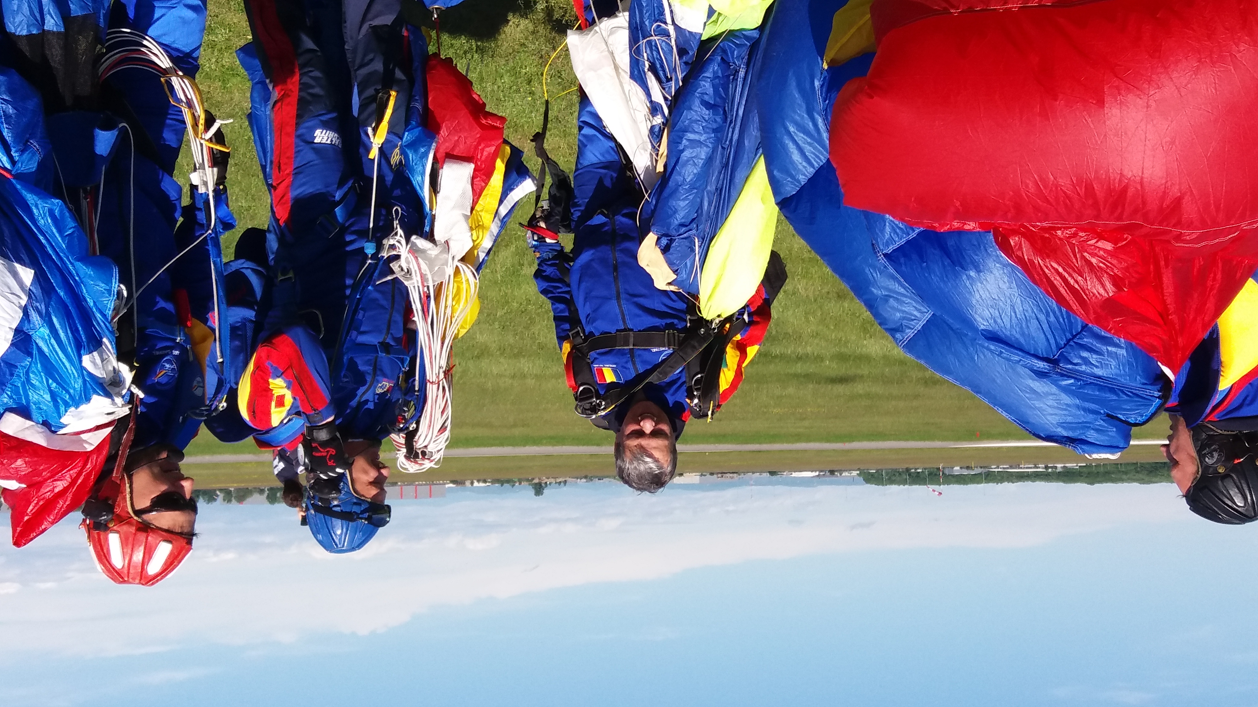FOTO Spectacol pe cer la Aerodromul de la Strejnic