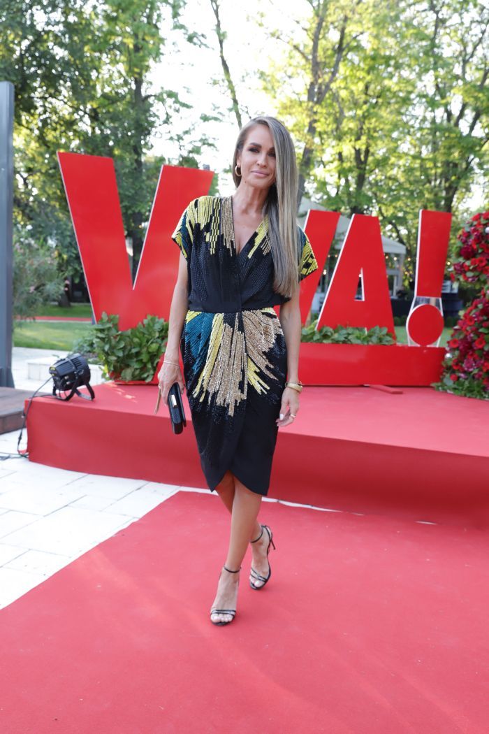 GALERIE FOTO/ VIVA! a aniversat 20 de ani cu o petrecere spectaculoasă. ”Bătălia ținutelor”: vedetele, între apariții șocante și alegeri cuminți