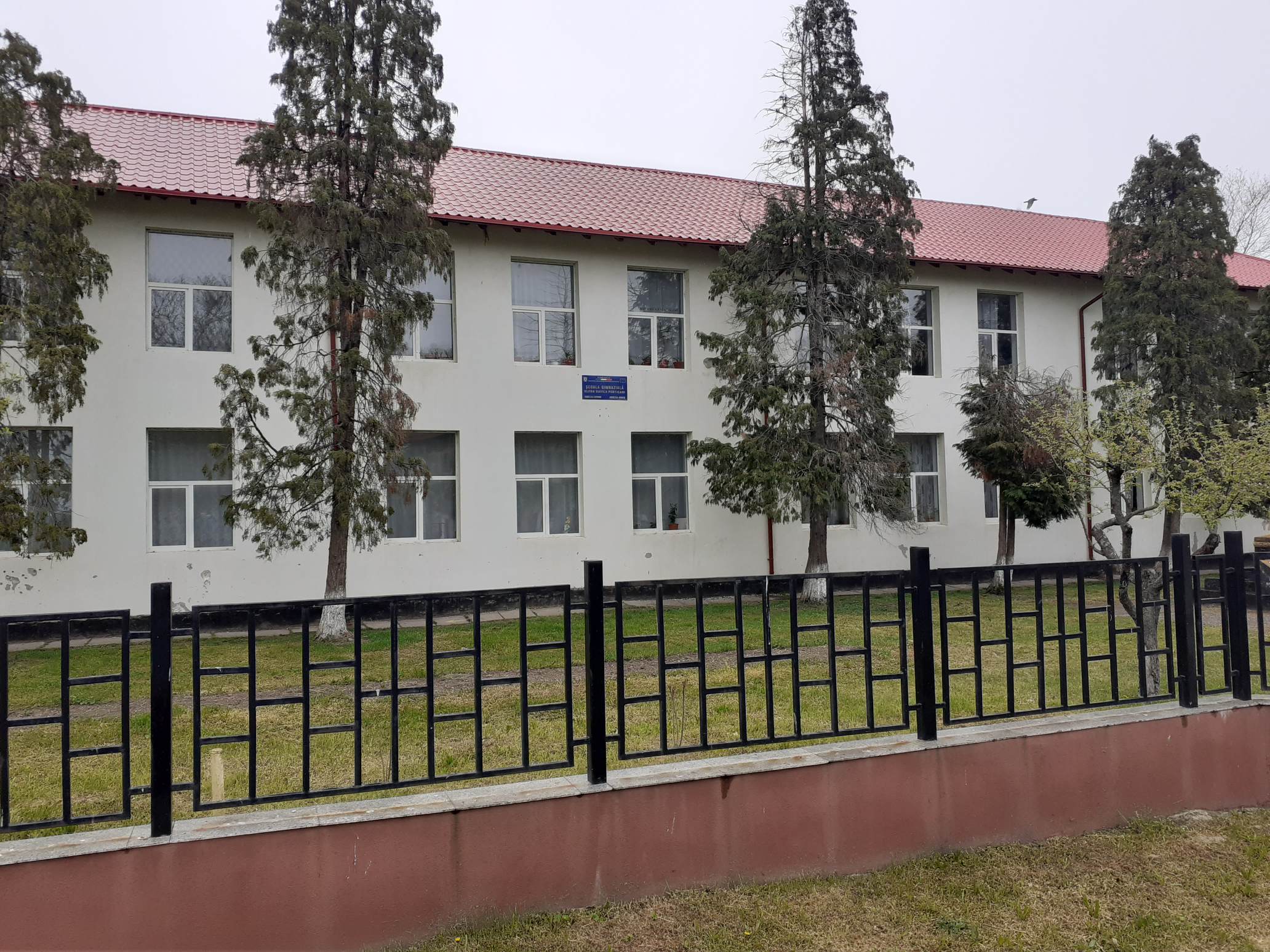REPORTAJ. În satul lui Valeriu Gheorghiță, oamenii se mândresc cu „Vali”, dar se lasă așteptați la vaccinare