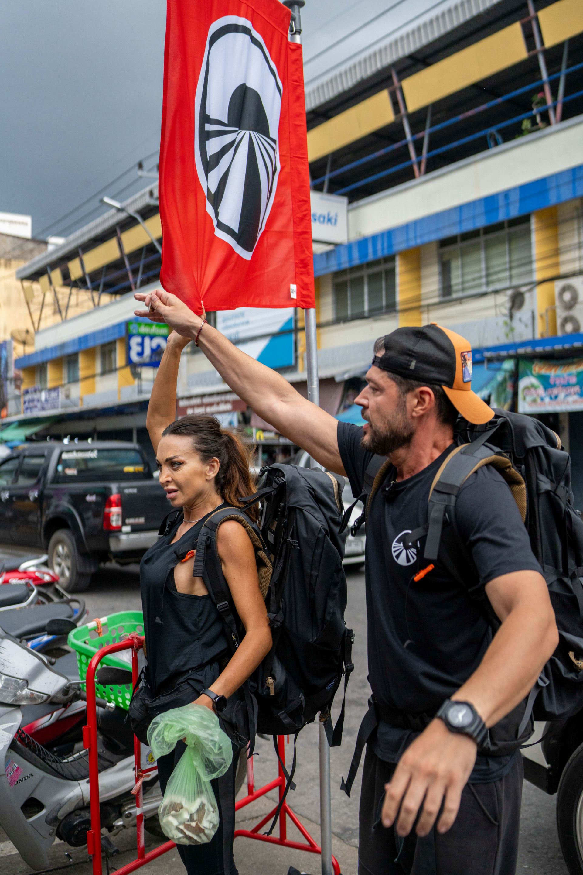 Asia Express 24 septembrie 2024. Victor și Selina, primii în cursa imunității în etapa a patra. Presiunea crește: „Ne simțim ca la un concurs de aruncat cuțite”