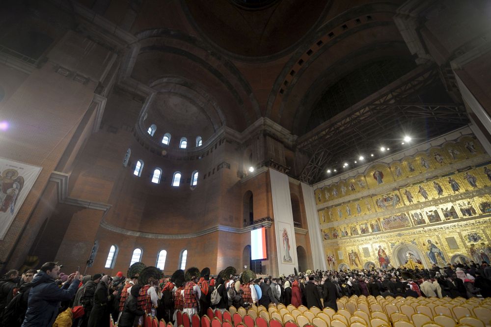 FOTO | Imagini din interiorul Catedralei Mântuirii Neamului. Patriarhul Daniel spune „este totuşi mică în raport cu populaţia credincioşilor care sunt afară”