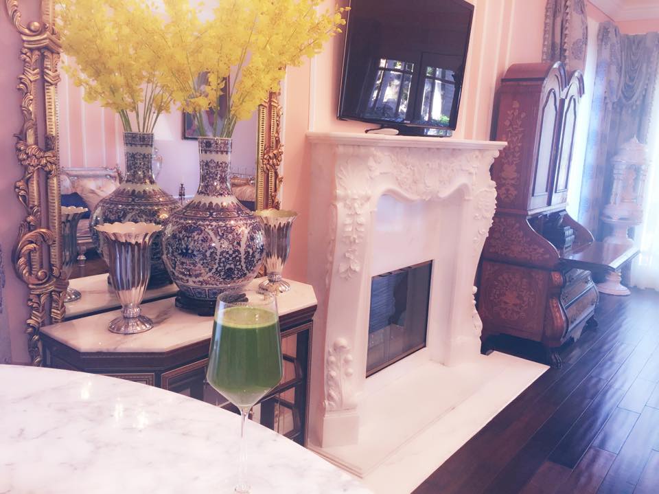 Imagini din vila în care Monica Gabor locuiește în America cu Mr. Pink. Au SPA acasă și vinotecă la subsol