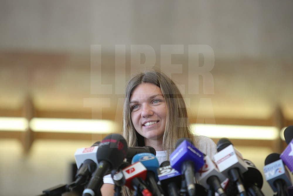 VIDEO&FOTO. Sosirea Simonei Halep în România după ce a câștigat Roland Garros 2018. Așteptată pe covorul roșu!
