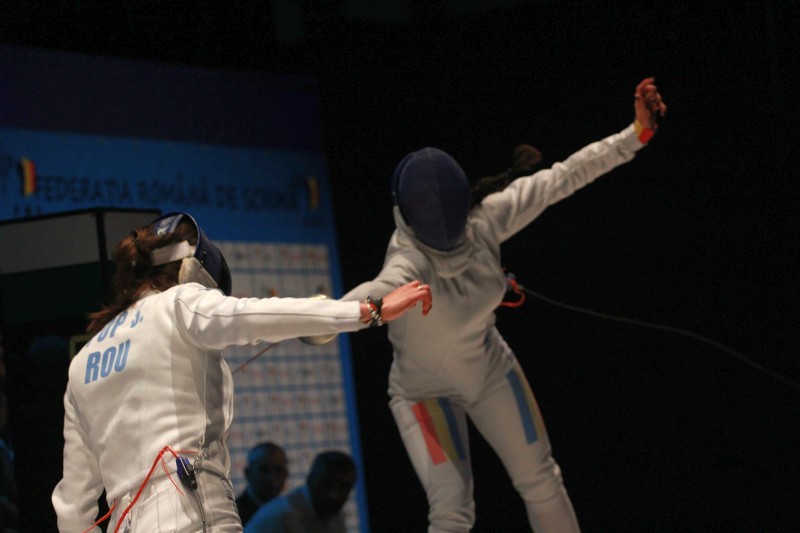 Simona Pop și Tibi Dolniceanu sunt campionii României la spadă, respectiv la sabie / FOTO
