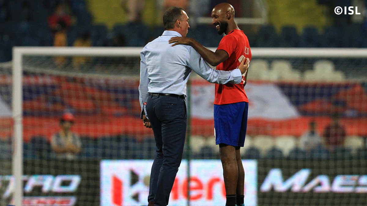 Adi Mutu versus Nicolas Anelka, în India. Piteșteanul a rezistat 90 de minute pe teren, în etapa de azi  ⁄ GALERIE FOTO