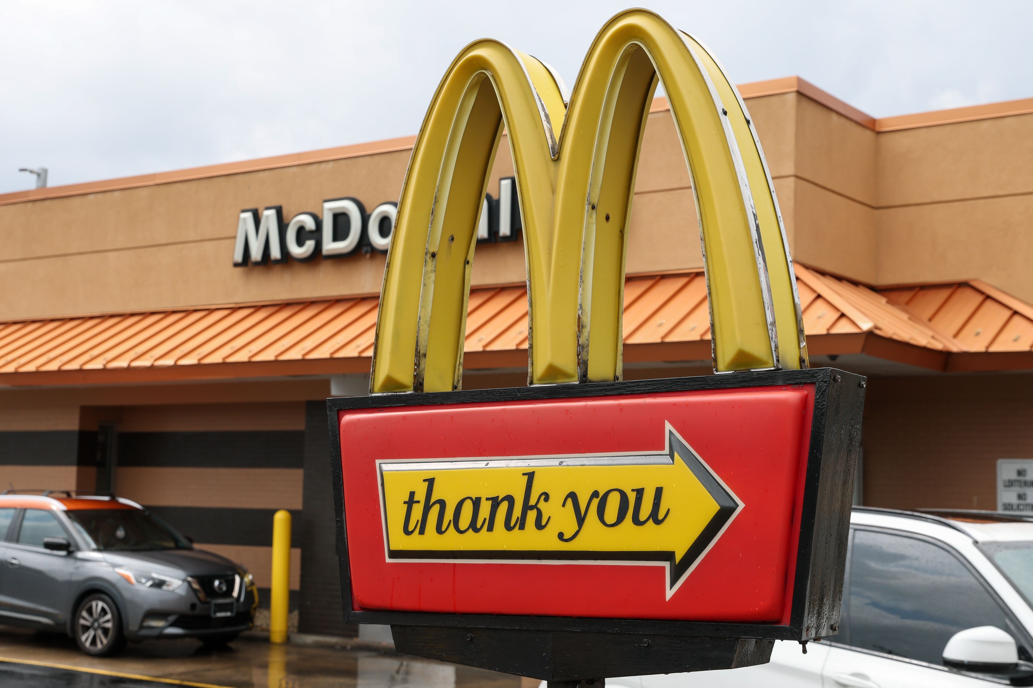Menja se Mekdonalds! Ulaže milijarde u novi jelovnik, obučava radnike i uvodi AI u kuhinje