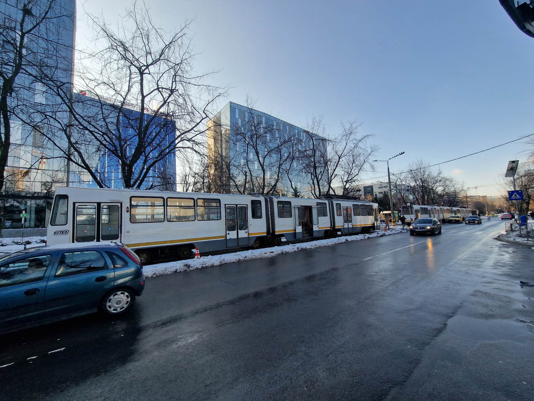 Circulația tramvaielor, blocată timp de 35 de minute în Pipera, după ce a sărit o șină pe bulevardul Dimitrie Pompeiu