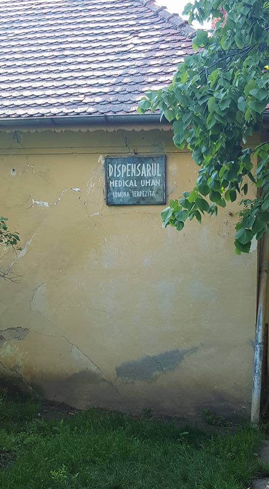 Pericol pentru pacienți! Un dispensar din Dolj nu a avut nici o reparație în 80 de ani! FOTO