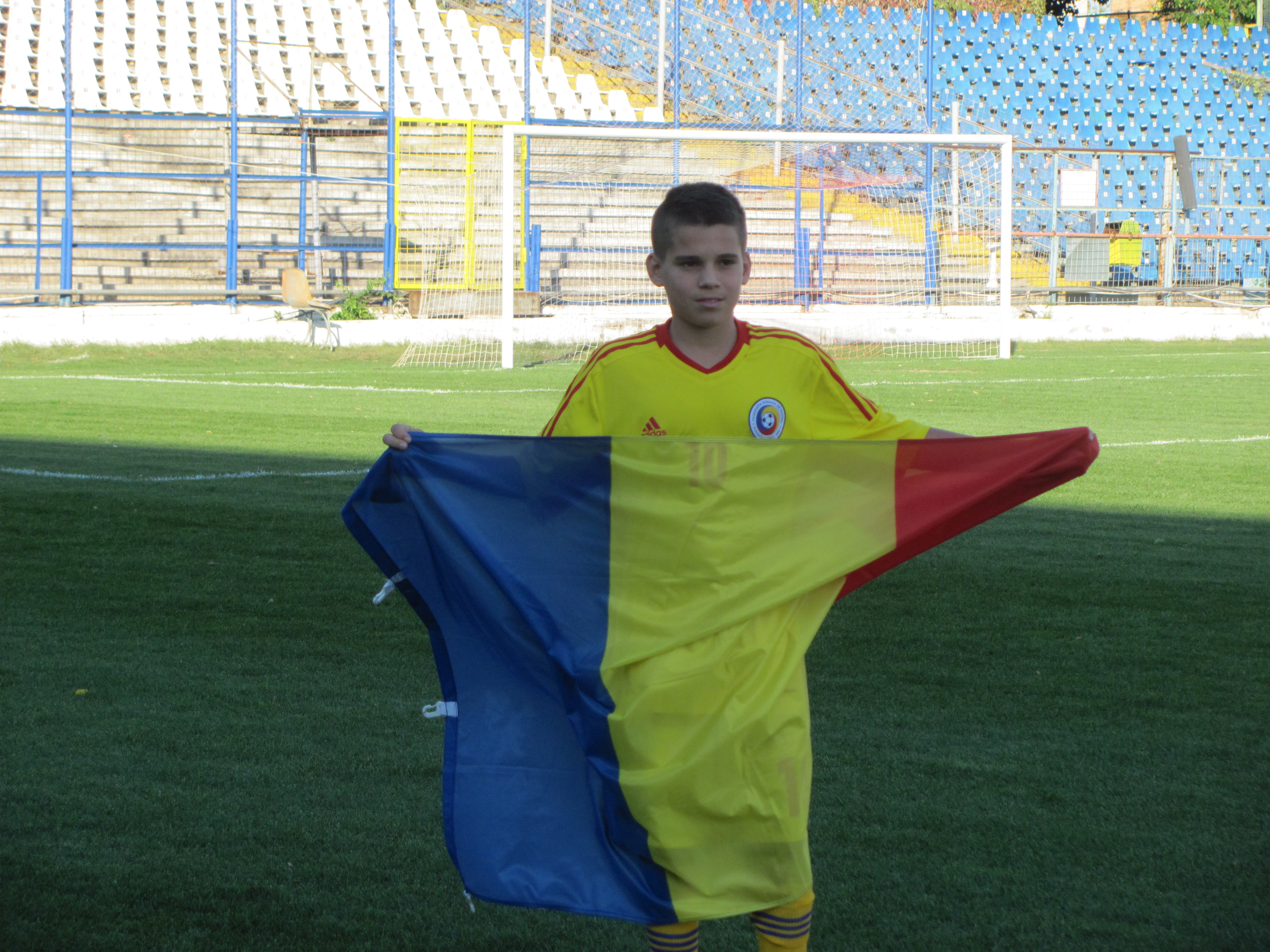 Ianis Hagi împlinește 18 ani. Fotbalistul își serbează majoratul la Florența. Debutează duminică în Serie A? | GALERIE FOTO