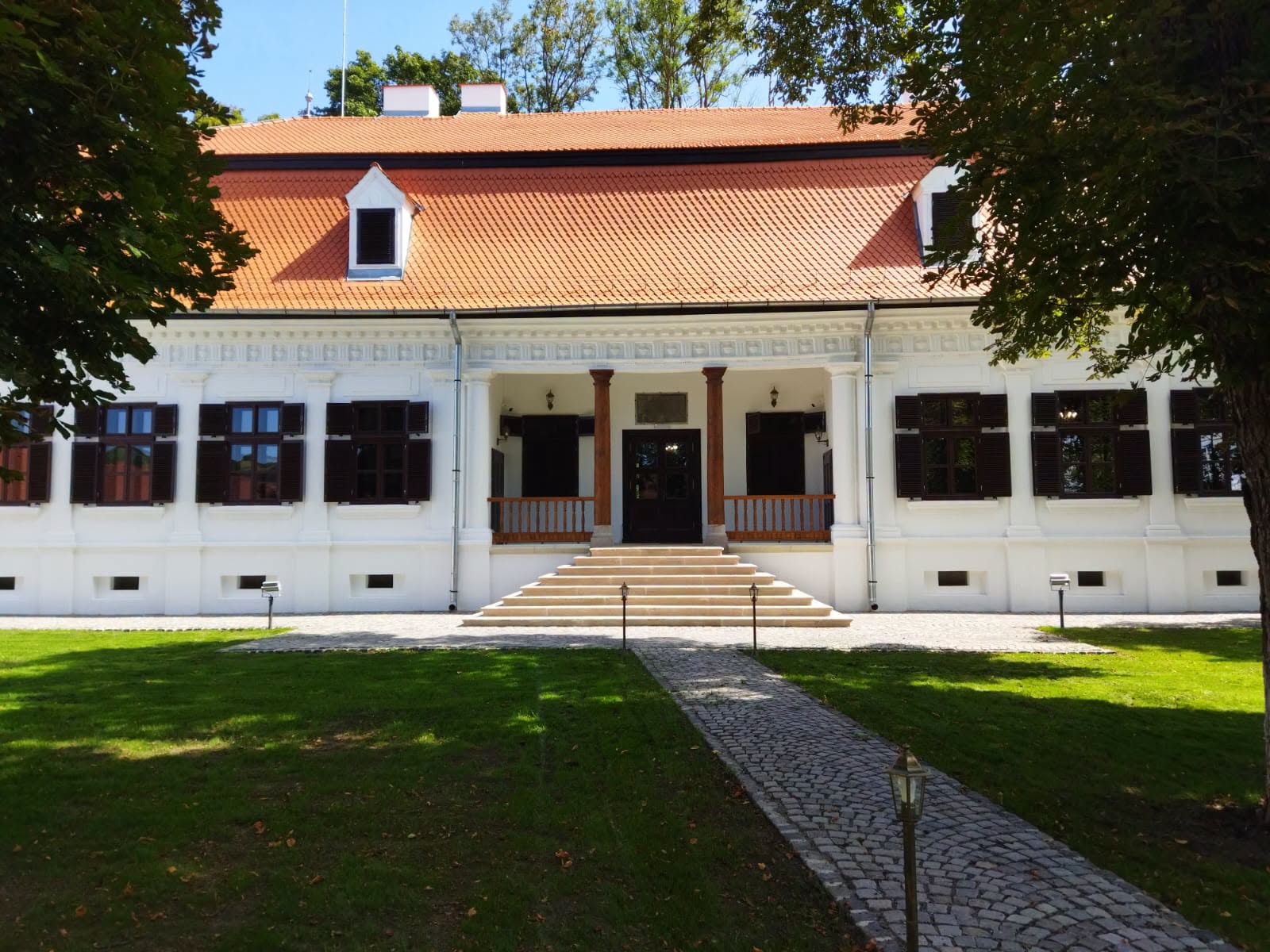 Castelul Mikó din Olteni, Covasna, replica transilvăneană a Palatului Élysée din Paris, restaurat și redat circuitului turistic cu ajutorul fondurilor europene