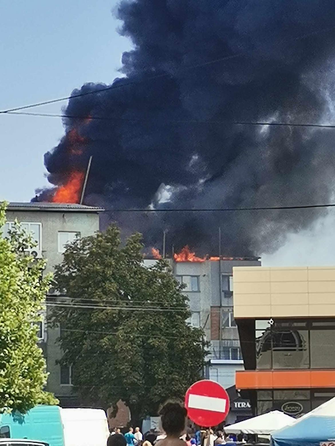 Incendiu la acoperișul unui bloc din Huși. Zeci de persoane au fost evacuate