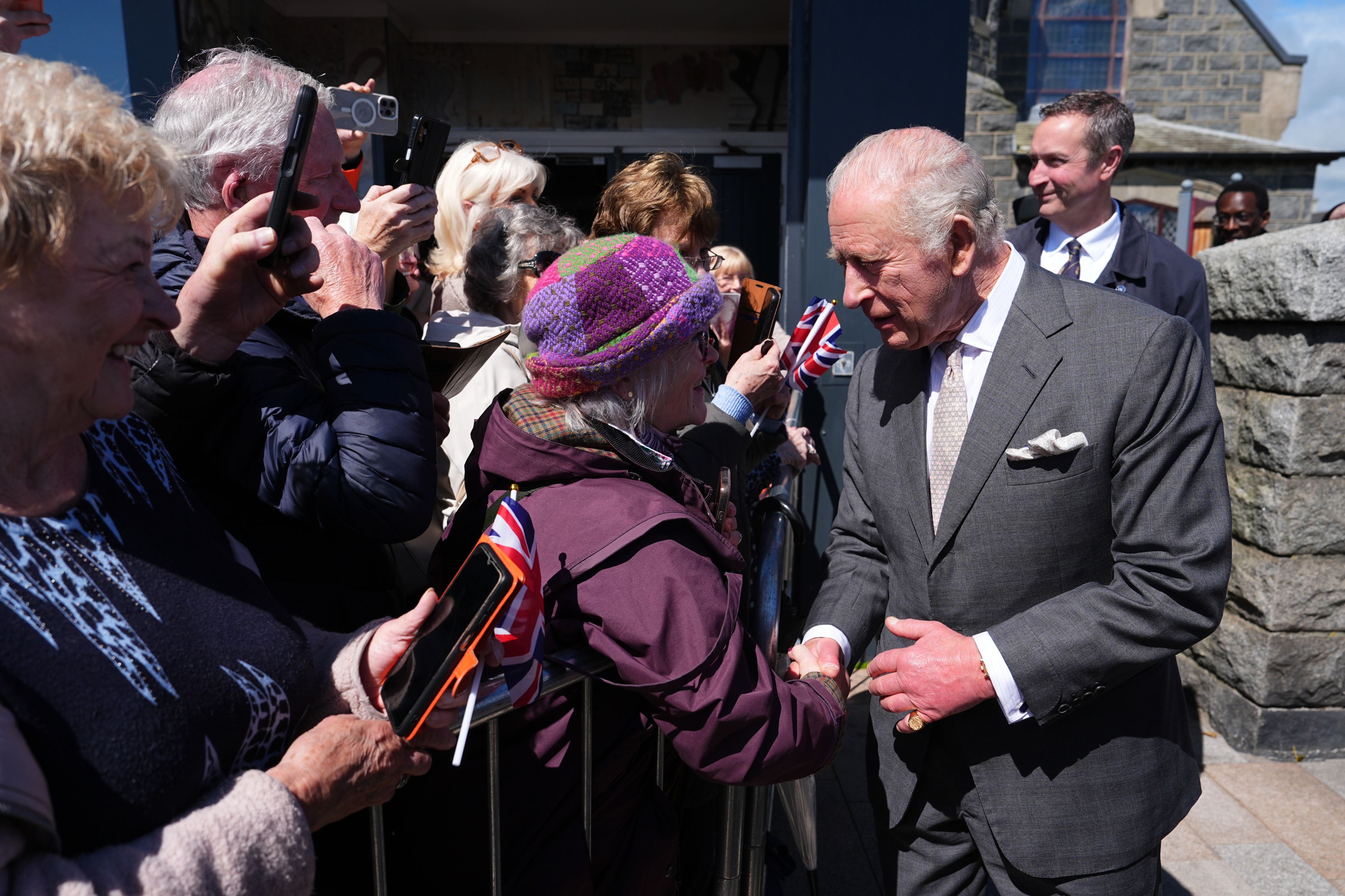 Moment stânjenitor pentru regele Charles în Irlanda de Nord. Un localnic i-a atras atenția imediat