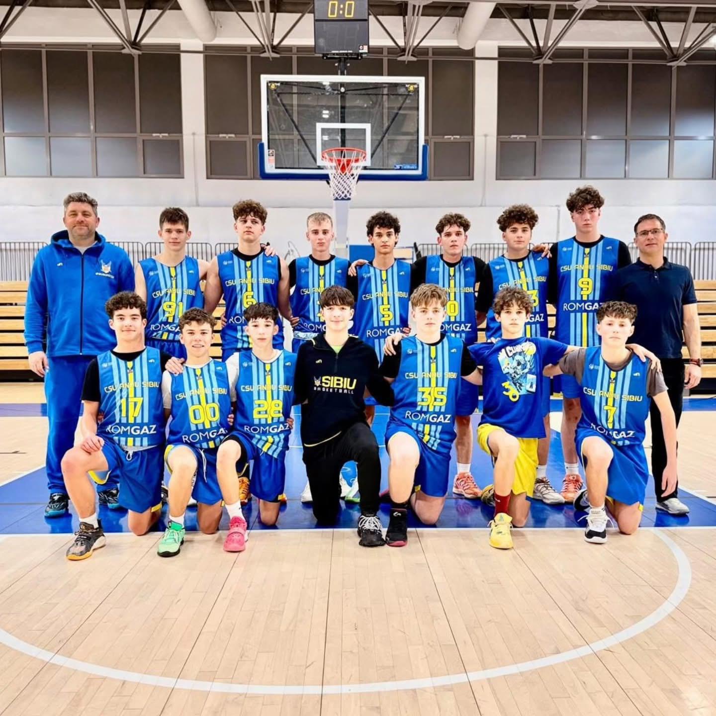 Povestea teribilă a tânărului baschetbalist Filippos Nikolaidis de la CSU Andu Sibiu. Mama lui, marea voleibalistă Ruxi Dumitrescu, a murit în 2024, tatăl, Alex, triplu campion mondial de taekwondo pentru Grecia, a fost răpus de o boală cruntă în 2022