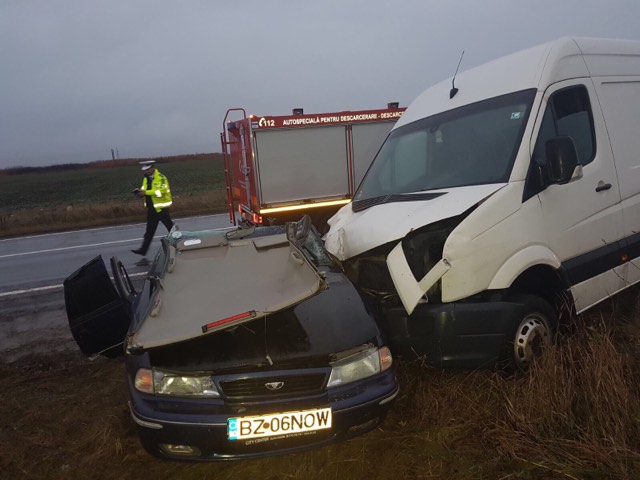 Rămas fără permis și fără dovadă, un vitezoman teribilist nu s-a lăsat și a provocat un accident