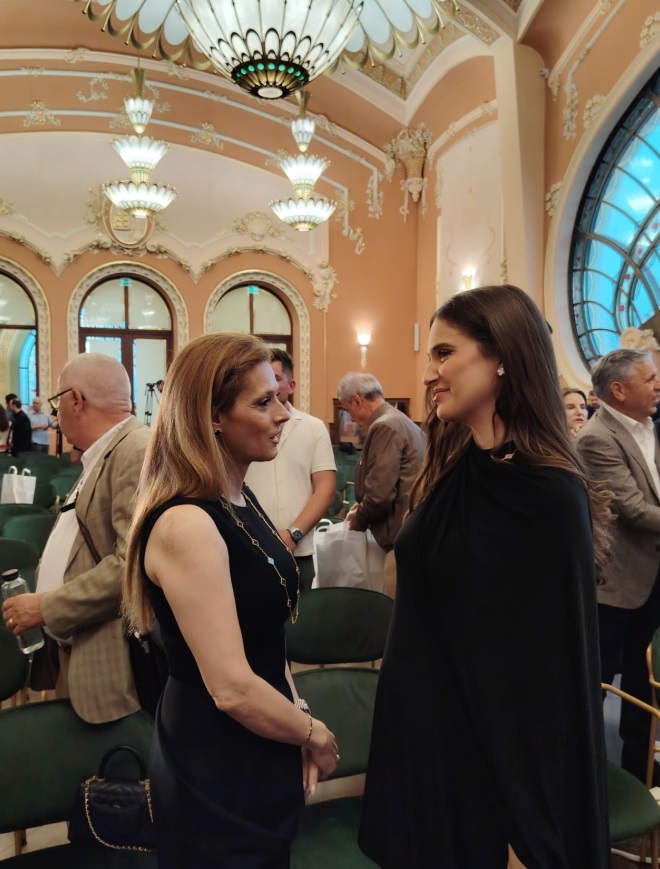 Apariția lui Ianis Hagi alături de soția însărcinată. Elena Tănase a atras privirile îmbrăcată într-o rochie scurtă asortată cu pantofi de 1.000 de euro