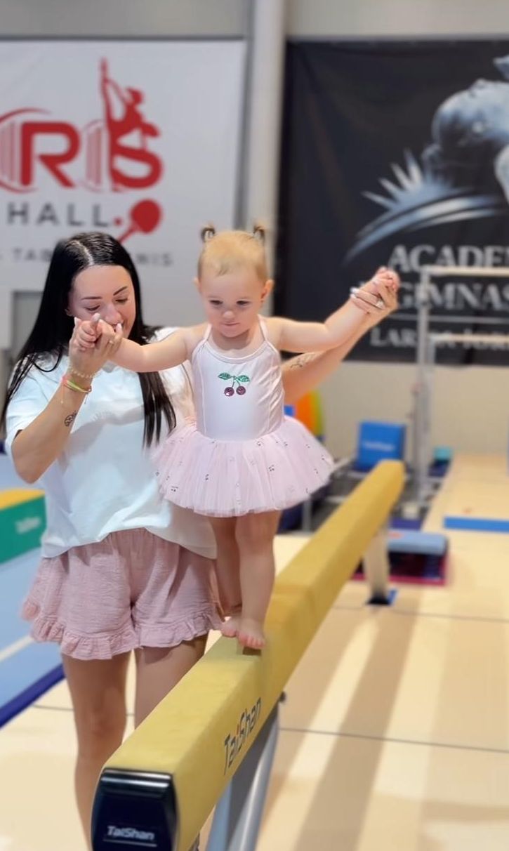Larisa Iordache, imagini adorabile cu fiica ei pe bârnă: „Pas cu pas, descoperim bucuria mișcării”