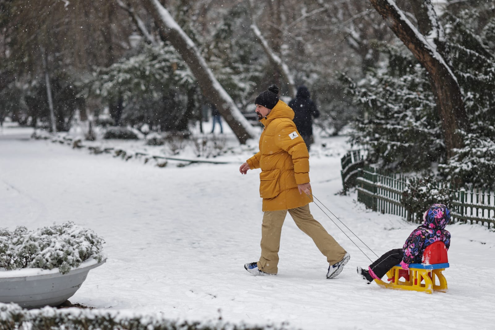 Cum arată Bucureștiul după prima ninsoare din această iarnă