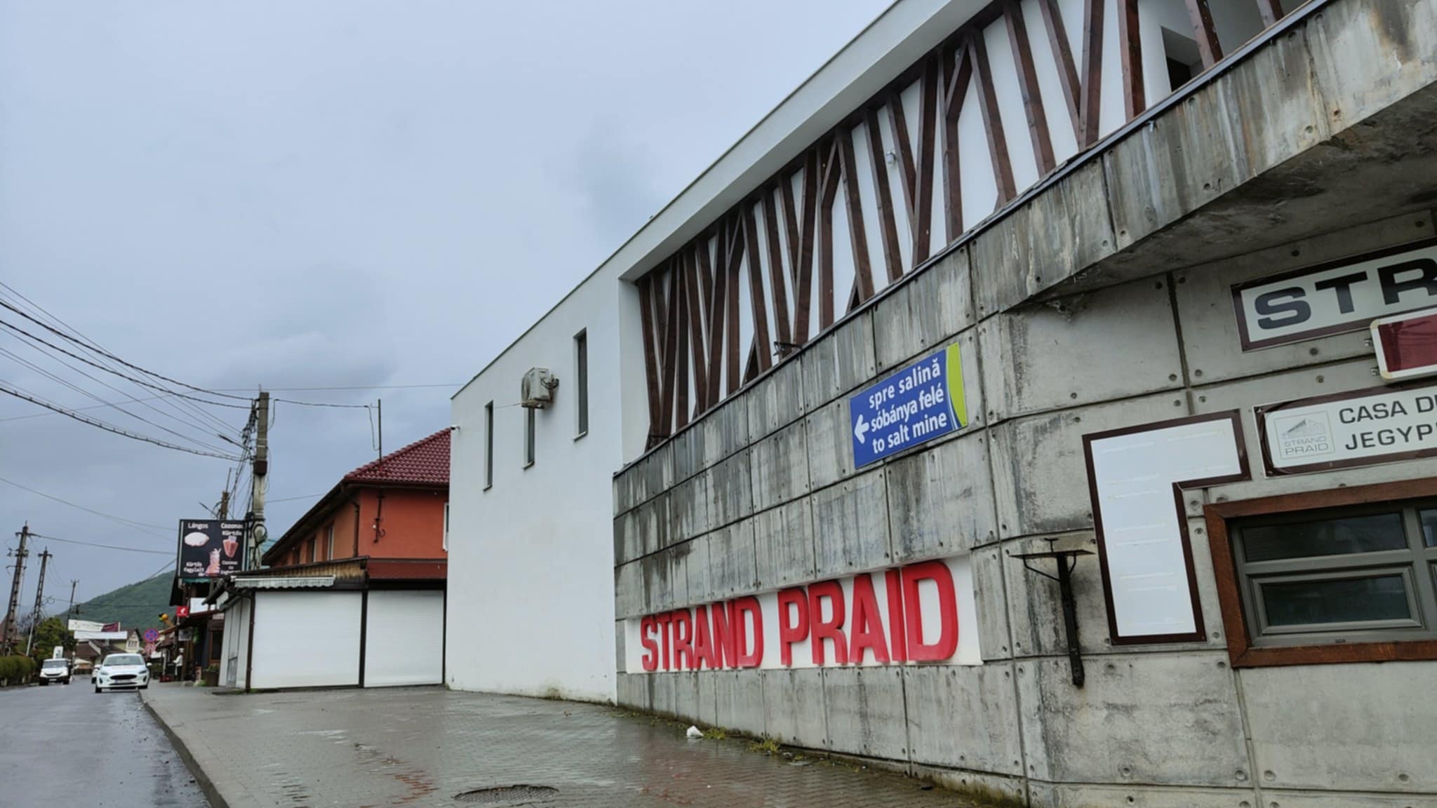 Ultimele zile ale Salinei Praid. „Cât o nucă era gaura din perete, apoi s-a tot mărit”. Cât de fezabilă este soluția evacuării apei | Reportaj