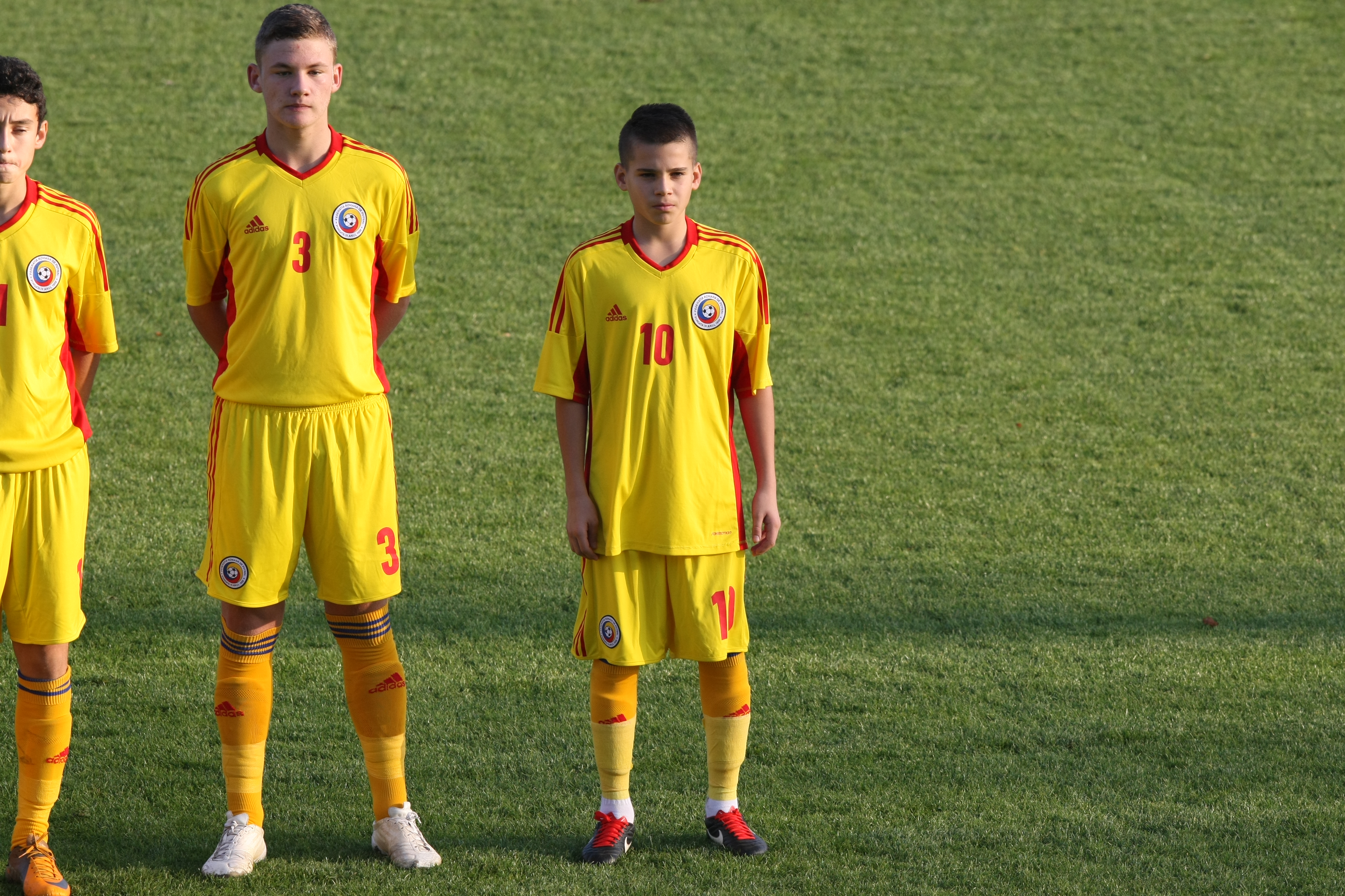 România U 17 - Cehia U 17, 1-2 la turneul din Andorra. Ianis Hagi, pasă de gol, a fost tăvălit bine