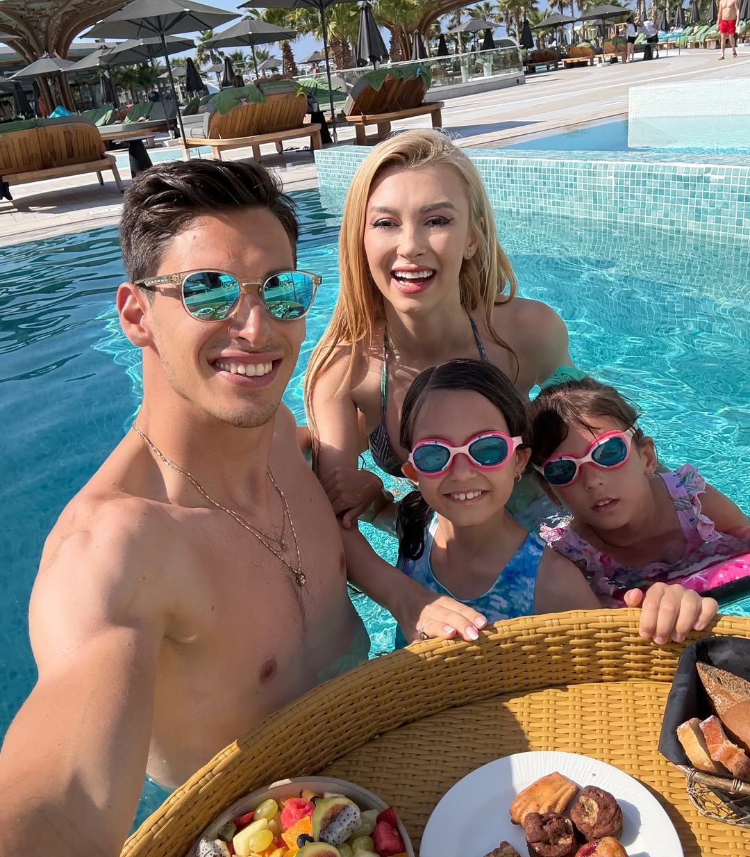 Cum au fost surprinși Andreea Bălan și George Burcea. S-au împăcat de dragul fetițelor, la 5 ani de la divorțul tumultuos
