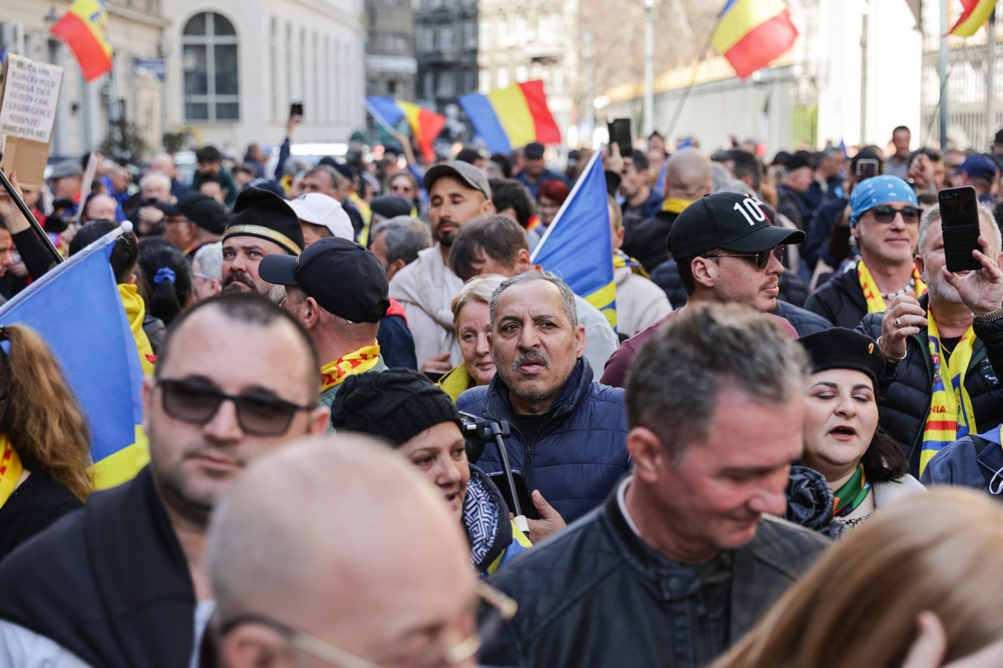 Călin Georgescu și-a depus candidatura la președinție la BEC: „A doua oară nu voi mai fi interzis, pentru că vor fi judecați de toate instanțele” | VIDEO