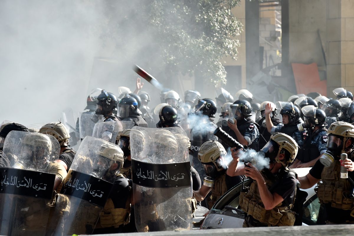 Proteste violente în Beirut | Manifestanții au ocupat mai multe ministere. Peste 200 de persoane au fost rănite, iar un polițist a fost ucis