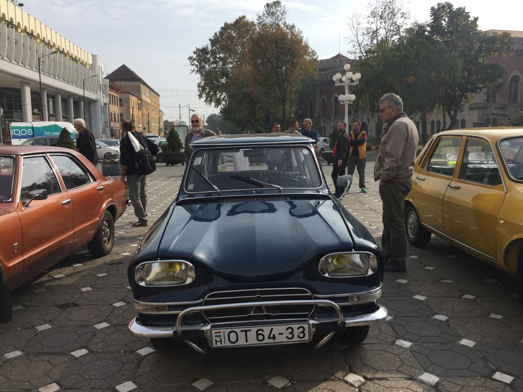 Mașina folosită de Robert Redford în filmul Havana, la Timișoara. E o replică, dar bijuteria a făcut furori printre iubitorii de mașini de epocă