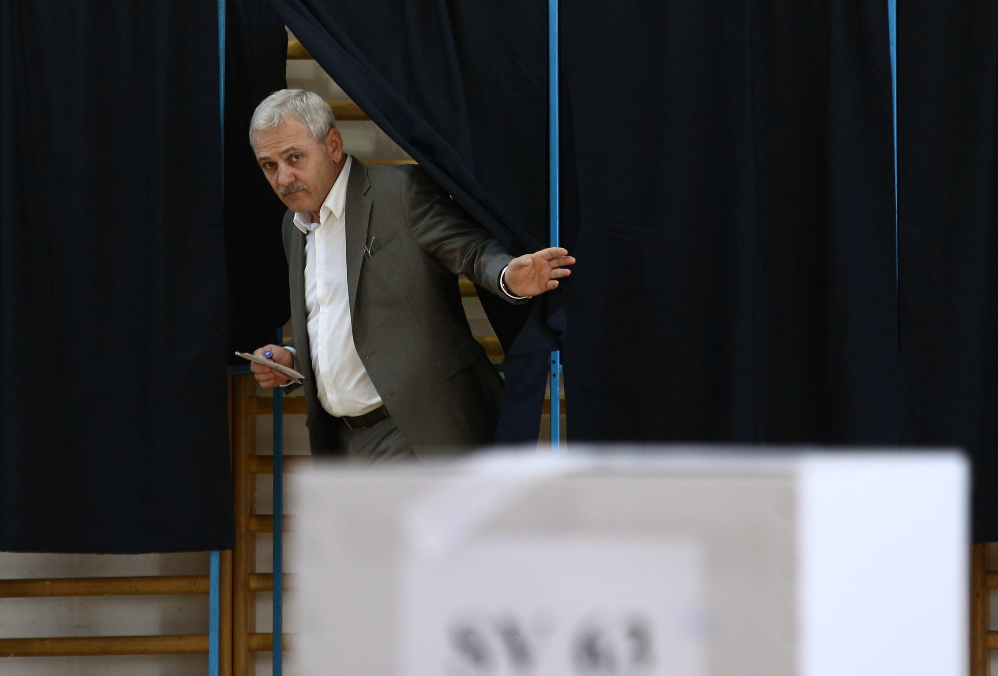 VIDEO & FOTO / Mesajul transmis de Liviu Dragnea, după ce votat la referendum: "Nu e un vot împotriva unei minorităţi sexuale!"