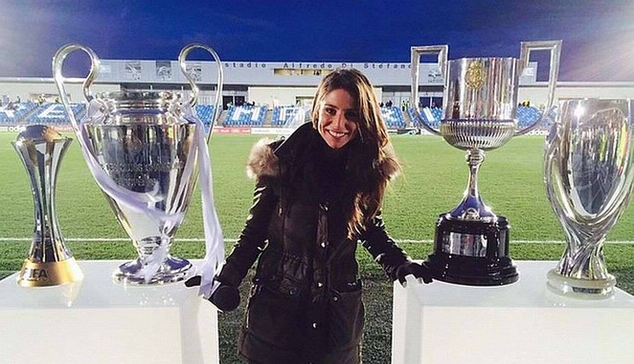 Ce gropițe are fata, pe Chicharito l-a dat gata! Ea este iubita eroului de la Real Madrid. Află cum l-a ”pasat” pe Cristiano Ronaldo / GALERIE FOTO HOT
