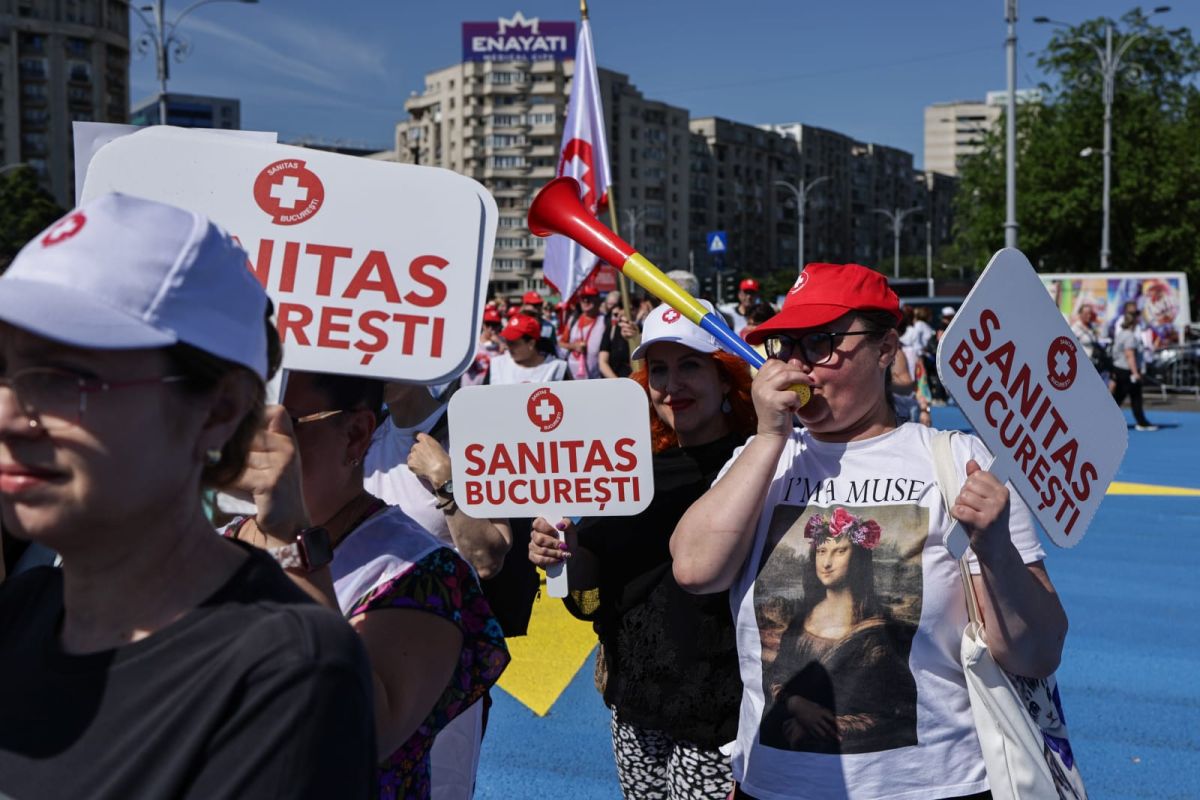 Proteste din cauza legii salarizării: sindicaliștii SANITAS, angajații de la Fabrica de Arme Cugir, ANAF și magistrații se revoltă