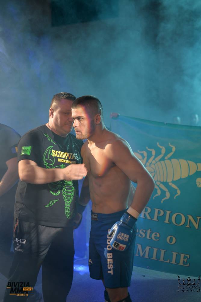 Divizia MMA, 31 octombrie: Bestia are forță și talent! Ridică 120 de kilograme stând în cap! GALERIE FOTO