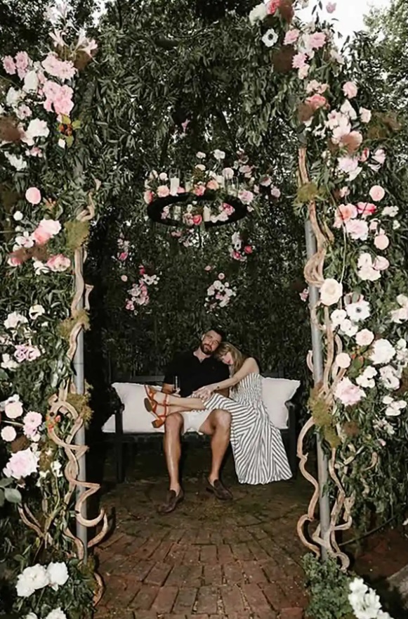 Taylor Swift și Travis Kelce, nuntă secretă cu peste 1.000 de invitați. Indiciul care a declanșat un val uriaș de speculații